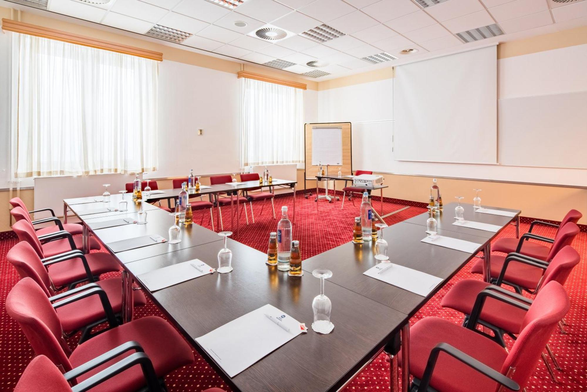 Airways Hotels Frankfurt Airport West Raunheim Bagian luar foto
