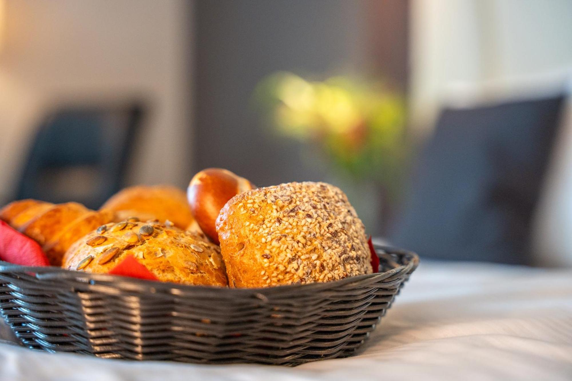 Airways Hotels Frankfurt Airport West Raunheim Bagian luar foto